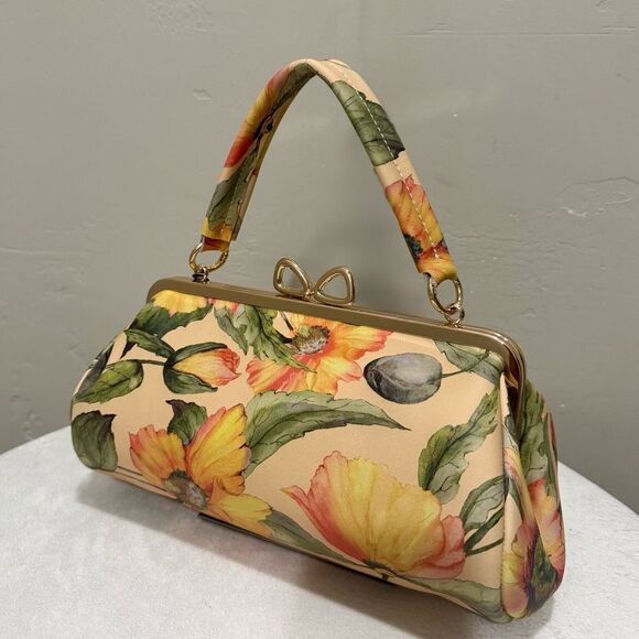 Floral Print Genuine Leather Handmade Unique Bow Kisslock Baguette Bag, 3 Straps - Picture 7 of 16